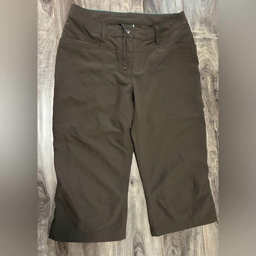 MEC women’s size 8 outdoor capris
